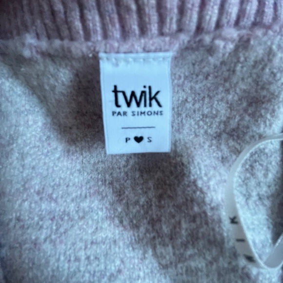 Sweater - Picture 2 of 3